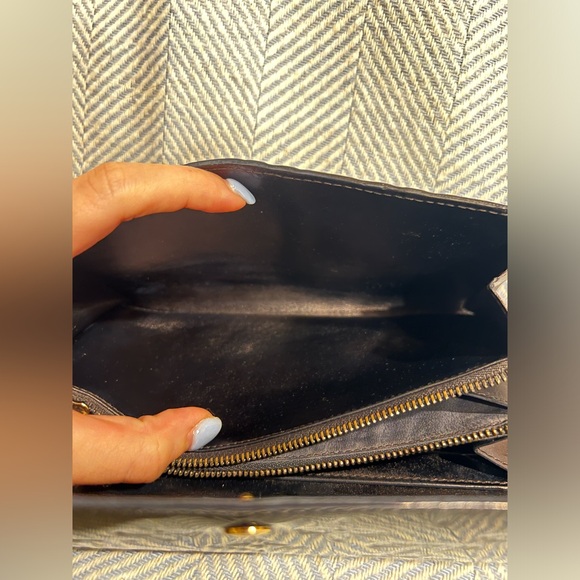 Louis Vuitton Monogram Vernis Sarah Wallet - Picture 3 of 13